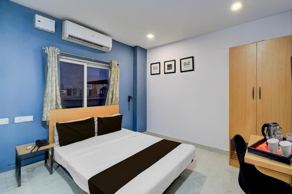 Postel nebo postele na pokoji v ubytování Collection O Erragadda Metro Station Formerly Golden Gate