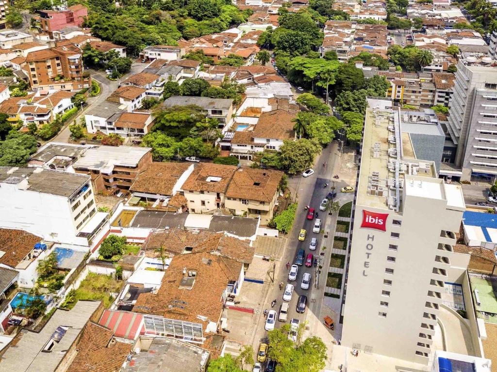 an aerial view of a city with buildings and cars at Hotel Ibis Cali Granada in Cali