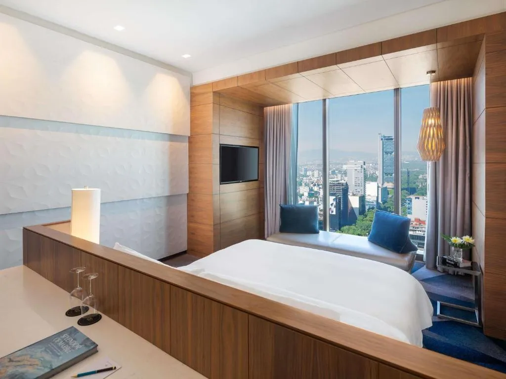 Luxury King Room with Skyline View