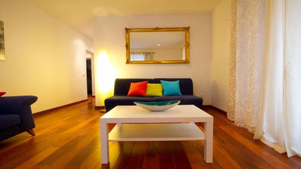 a living room with a couch and a table at Apartamento Antonio in Madrid