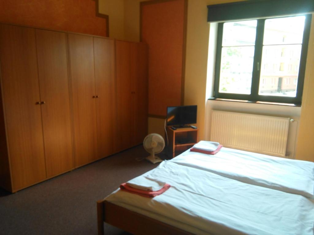Postel nebo postele na pokoji v ubytování Penzion U Madony