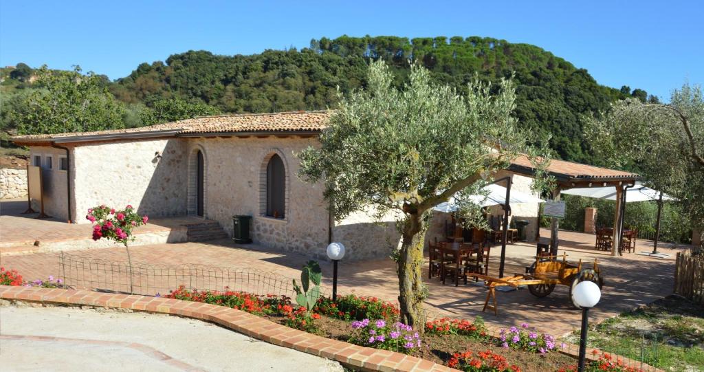 Κήπος έξω από το Azienda Agrituristica Caridà