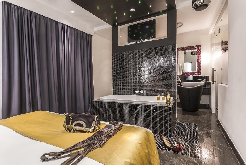 a bathroom with a sink, a mirror, and a bath tub at JC Hotel in Rome