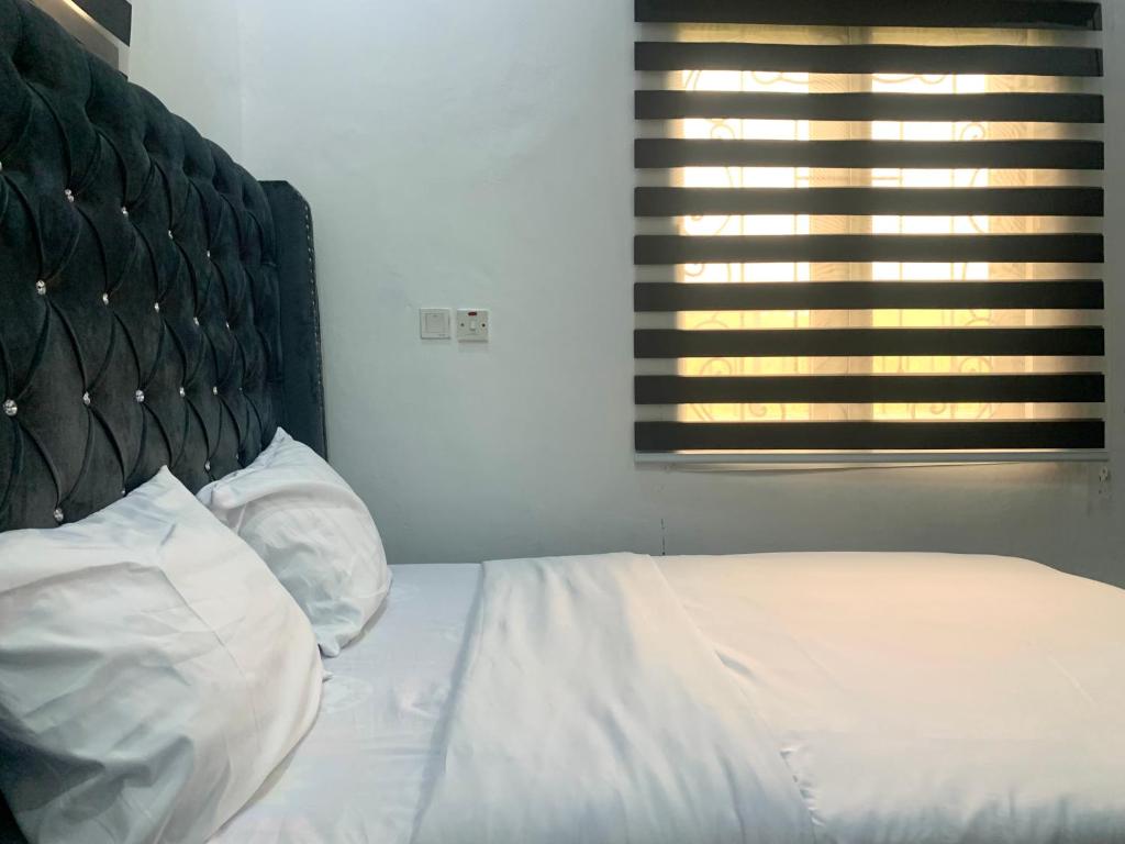 Postel nebo postele na pokoji v ubytování Comfy Abode