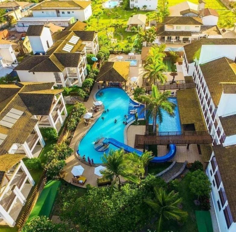une vue aérienne d'un complexe hôtelier avec piscine dans l'établissement Tree Bies Resort, à Entre Rios