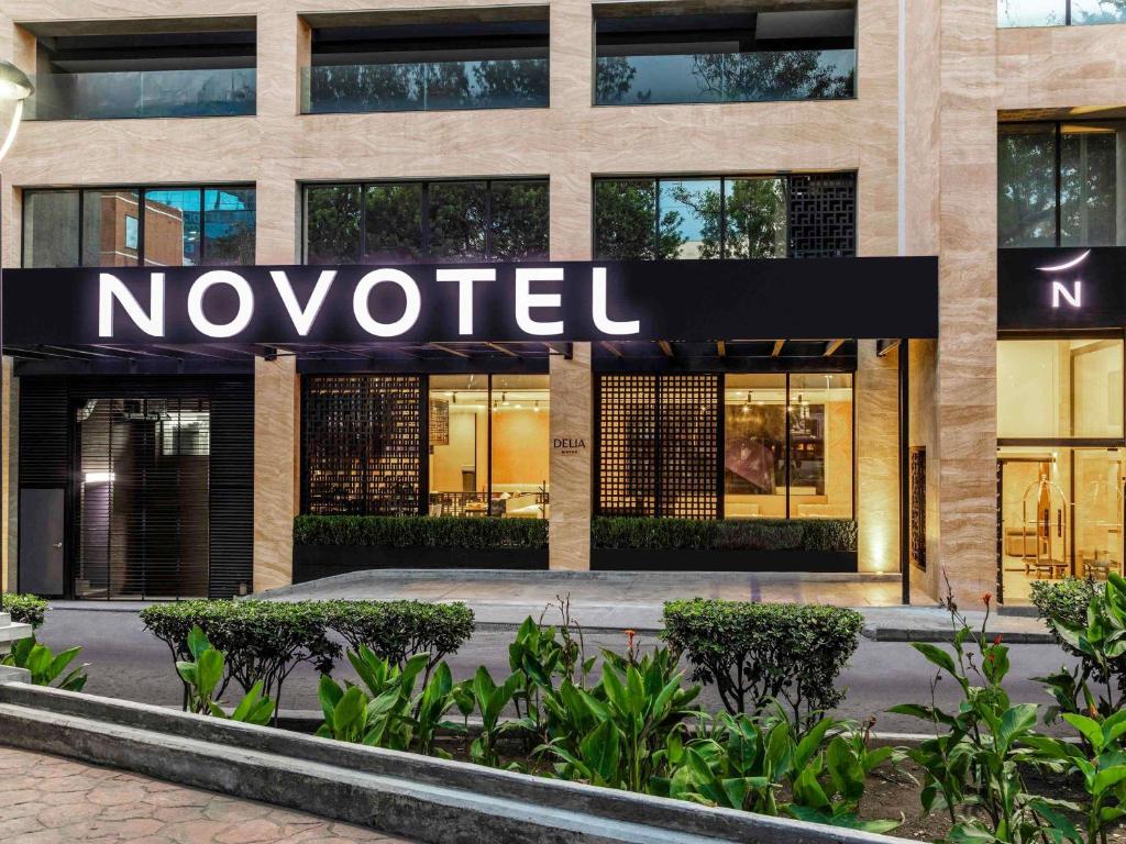 Un certificado, premio, cartel u otro documento en Novotel México City Centro Histórico