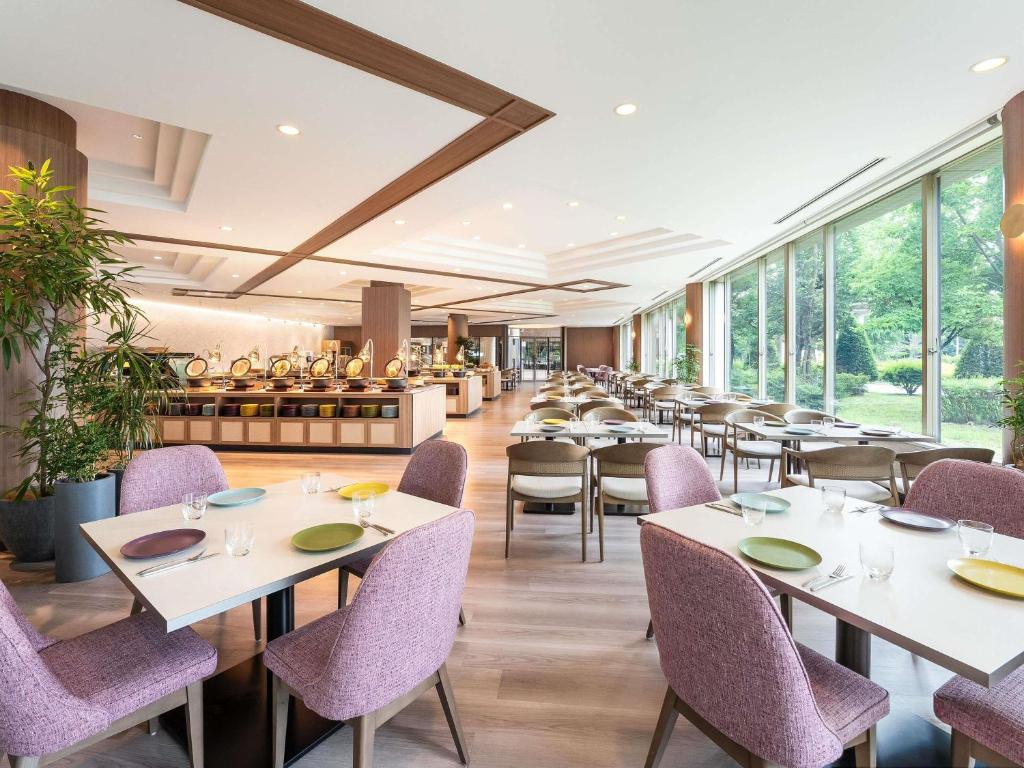 Restoran või mõni muu söögikoht majutusasutuses Mercure Nagano Matsushiro Resort & Spa