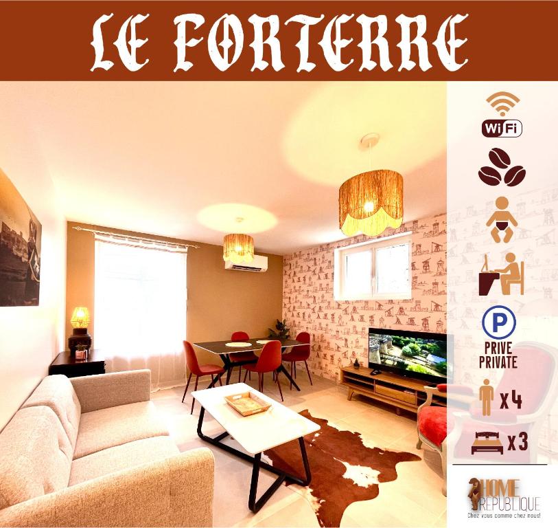 un salon avec un canapé et une table dans l'établissement Le Forterre - 2 chambres - Parking - Jardin, à Toucy