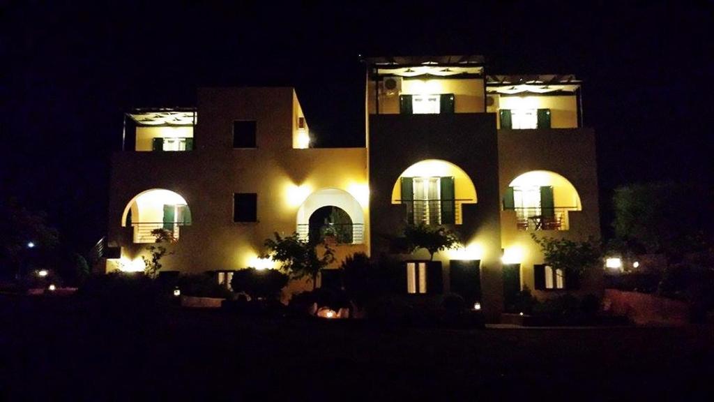 Fotografie z fotogalerie ubytování Giannikas Apartments v destinaci Livadi