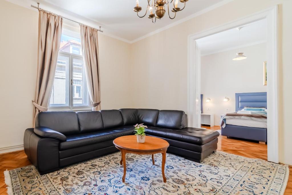 Apartments & Rooms Flowers - 18