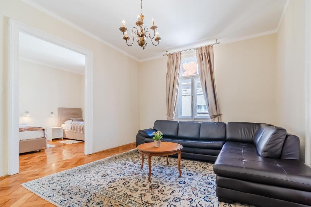 Apartments & Rooms Flowers - 16