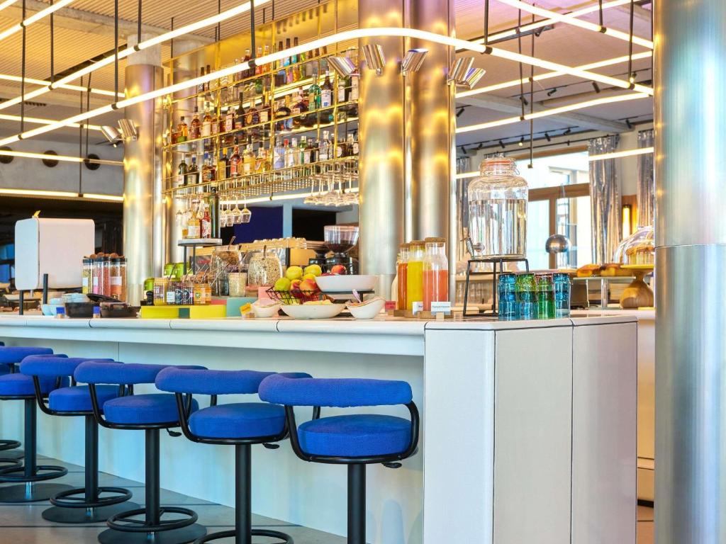 Ο χώρος του lounge ή του μπαρ στο TRIBE Paris Clichy