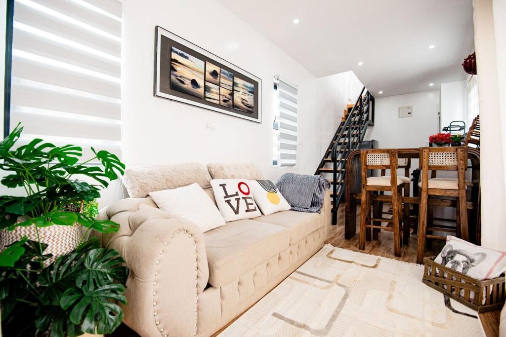 Khu vực ghế ngồi tại S&L Residence