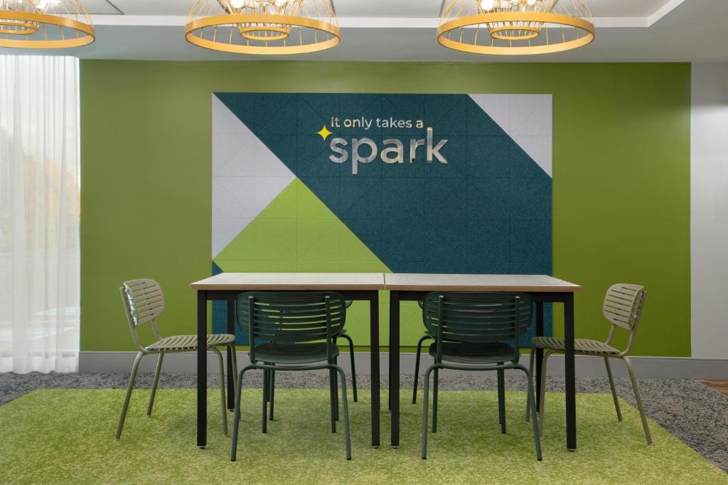 Spark by Hilton Toronto Airport photo