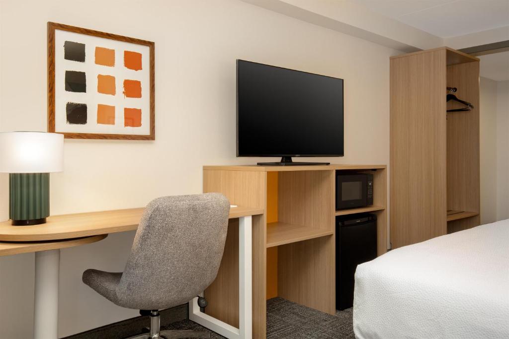 Spark by Hilton Toronto Airport photo
