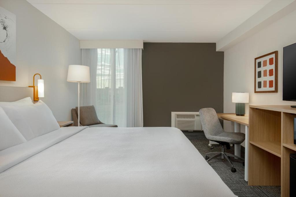 Spark by Hilton Toronto Airport photo