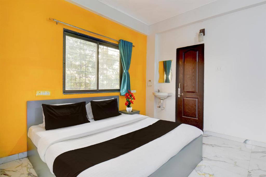 Una cama o camas en una habitación de Hotel O Kohinoor Park Hinjewadi