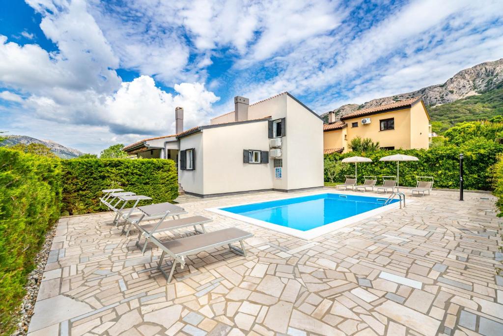 Swimmingpoolen hos eller tæt på Villa Marin