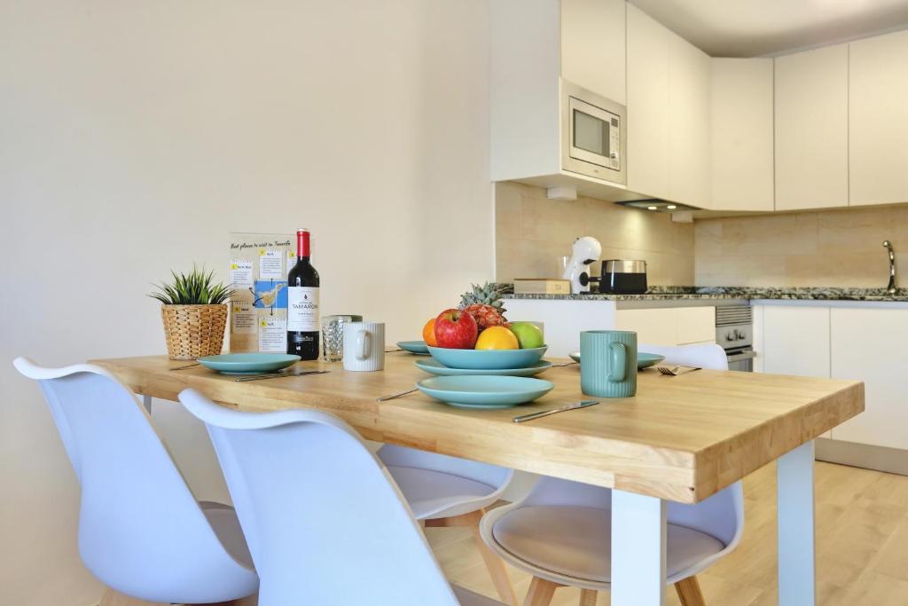 Køkken eller tekøkken på ATLANTIC BREEZE, Bright Big Terrace, Pool, Wifi