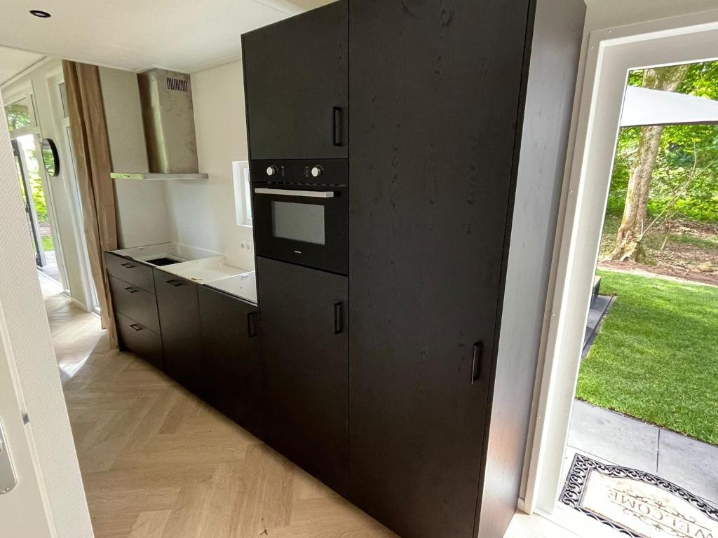 Foto de la galería de Chalet Aazicht Drenthe met Hottub en Zeyen