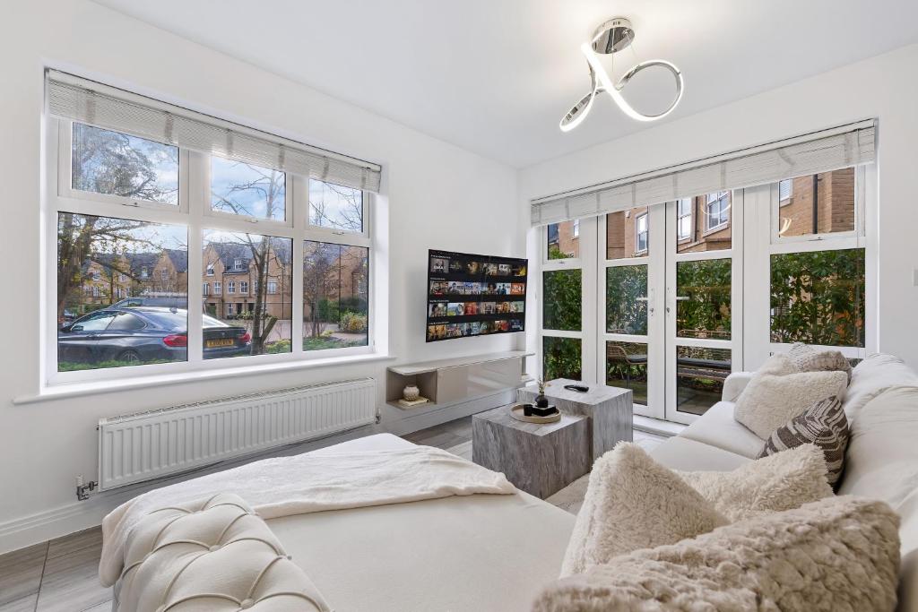 Et tv og/eller underholdning på Work Crew 2BR with 2 Parking Spaces