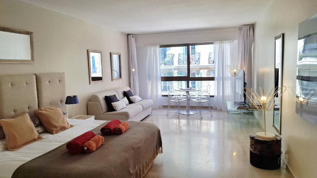 Χώρος καθιστικού στο Cannes Rue d'Antibes - 2 Minutes walk from Beach, Palais des Festivals, Boulevard de la Croisette - Free Parking - Studio Gray d'Albion