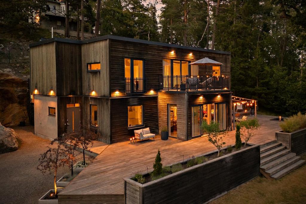 Το κτήριο όπου στεγάζεται  η παραθεριστική κατοικία