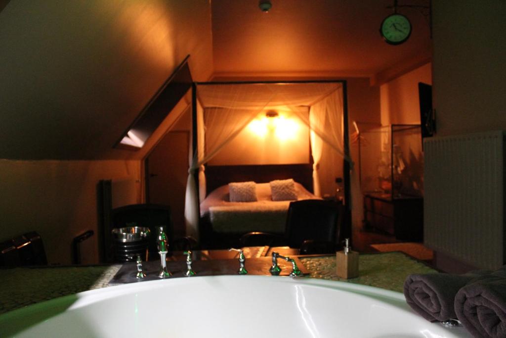 Bubble Lounge Hotel – Photos 1