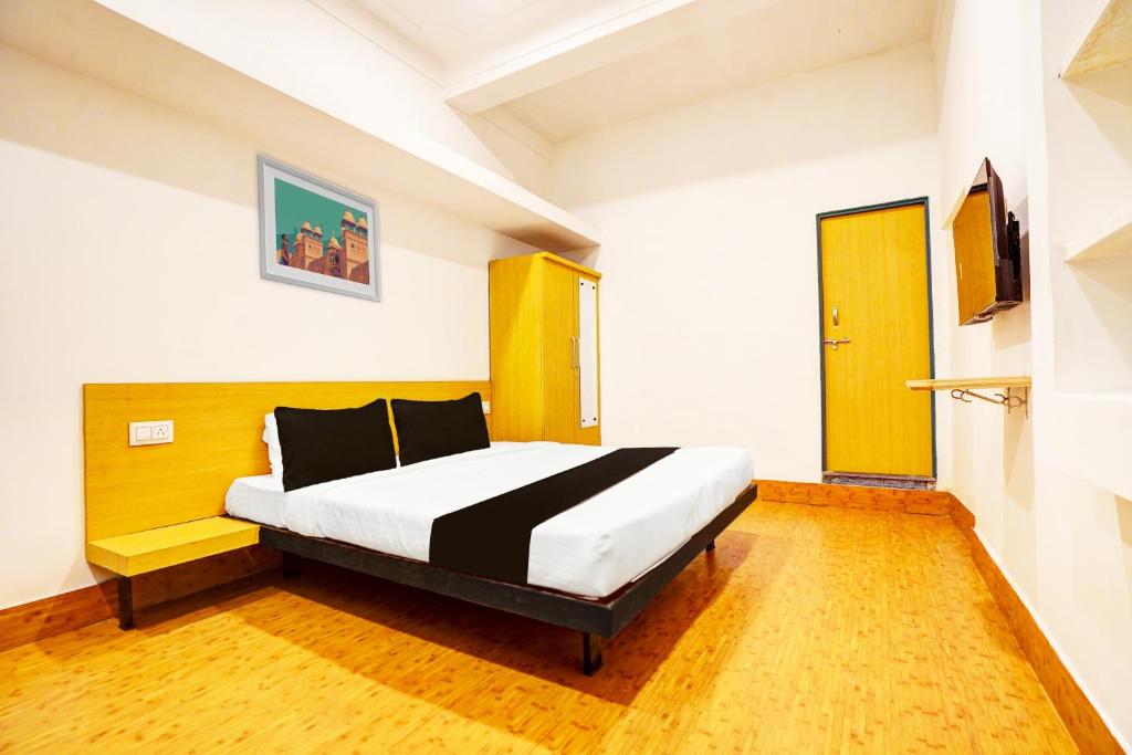 Ένα ή περισσότερα κρεβάτια σε δωμάτιο στο Hotel O THE VANTAGE INN