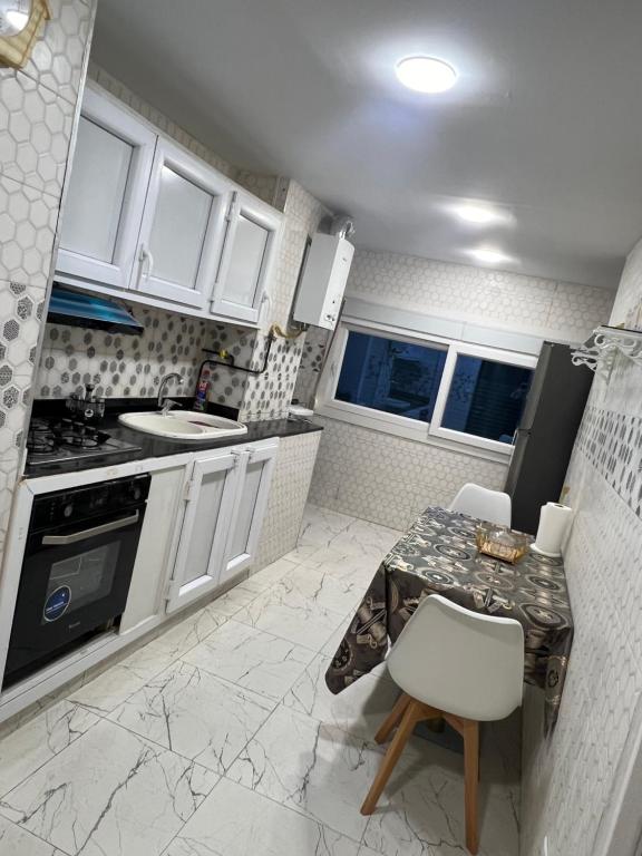 Kuchyň nebo kuchyňský kout v ubytování Magnifique Studio