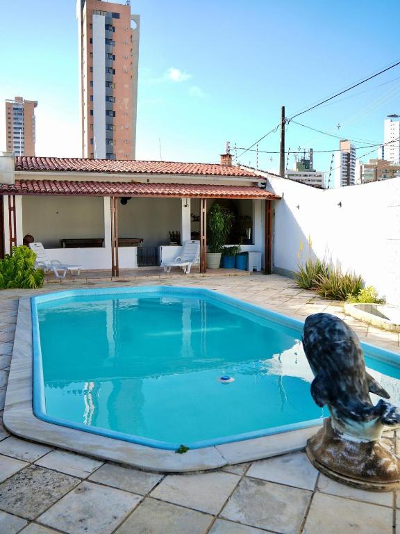 Swimmingpoolen hos eller tæt på Férias a 5 min da praia | Piscina | Churrasqueira