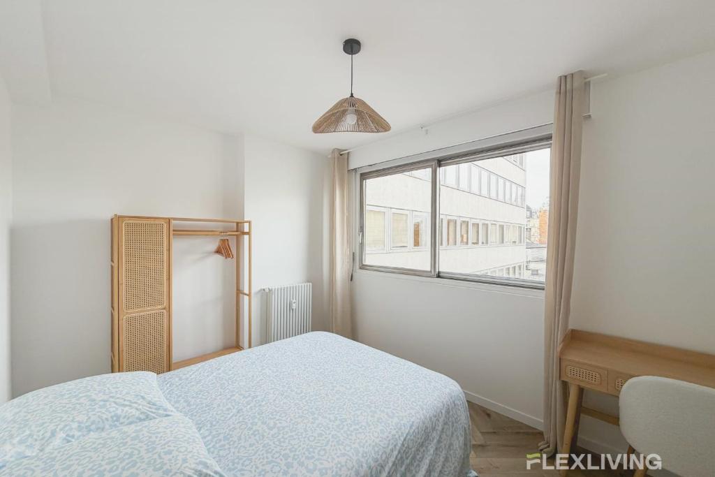 Ένα ή περισσότερα κρεβάτια σε δωμάτιο στο Cosy room in spacious T7 in Paris 20