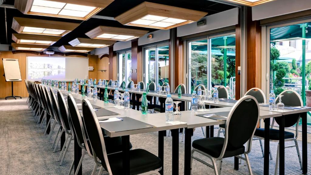 Hôtel Charlemagne by Happyculture - Resim 45