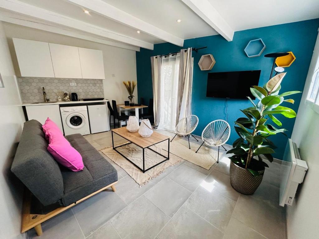 a living room with a couch and a table at Maison Marseille Jacuzzi, jardin, parking in Marseille