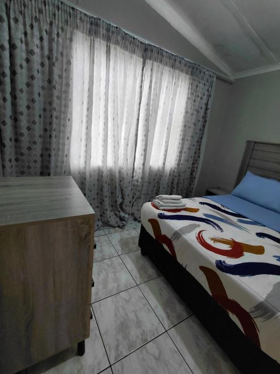 Giường trong phòng chung tại Mama R's Hostel life experience