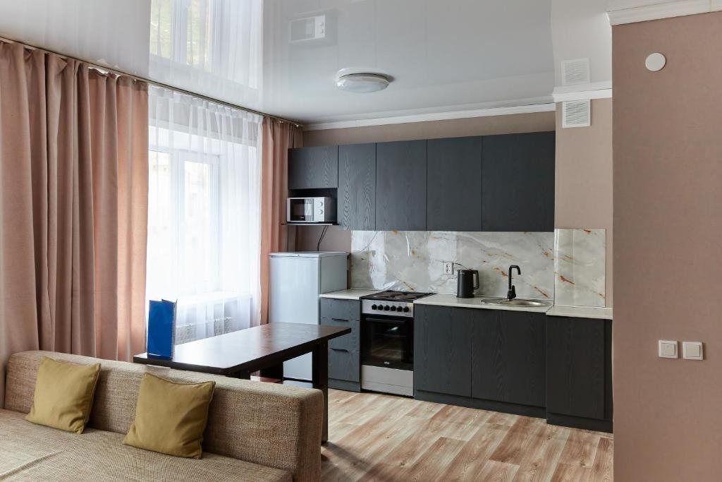 Kuchyň nebo kuchyňský kout v ubytování Seven City Apartments