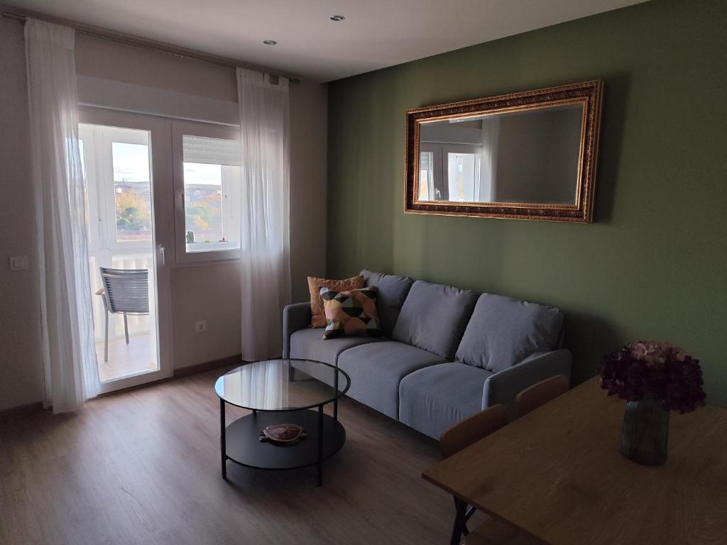 a living room with a couch and a mirror at SANTA EULALIA muy céntrico in Zamora