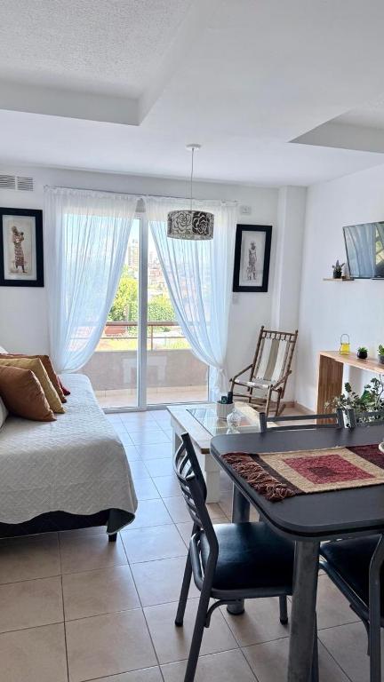 a living room with a table and a couch at Departamento Boulevares in Concepción del Uruguay