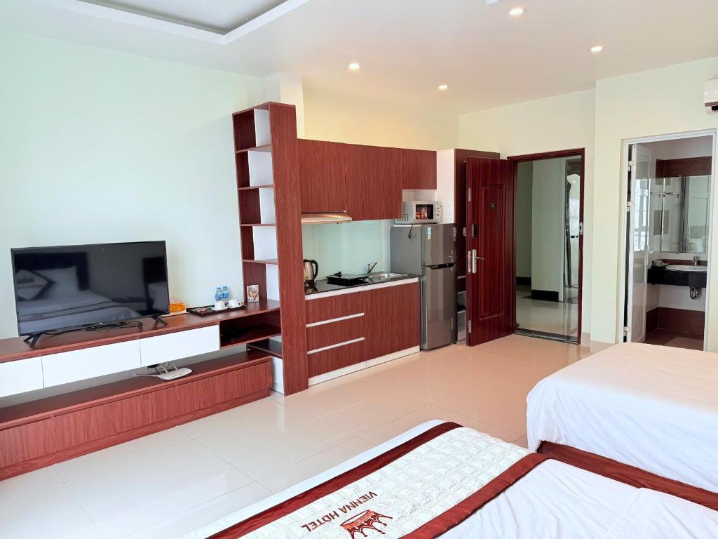 Η κουζίνα ή μικρή κουζίνα στο Vienna Hotel