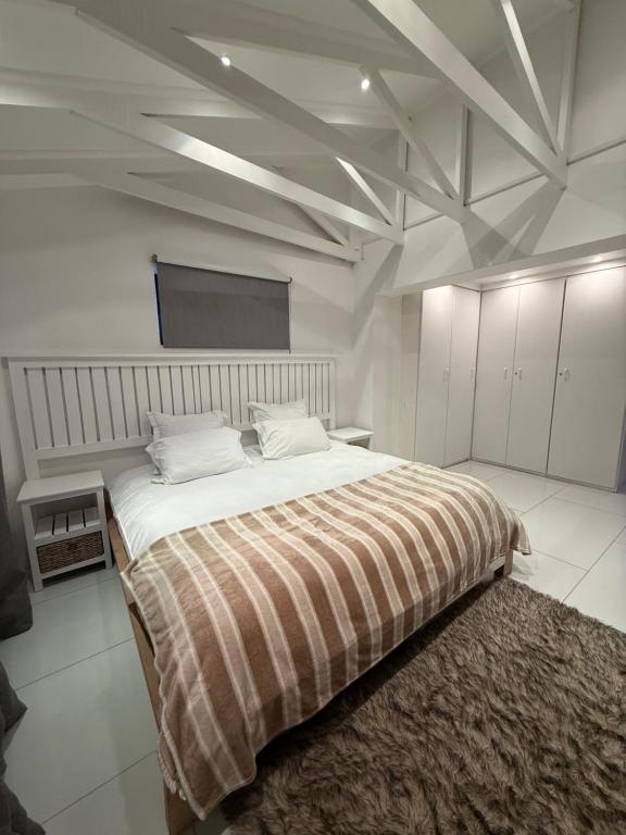 En eller flere senge i et værelse på The White House - Zonnebloem