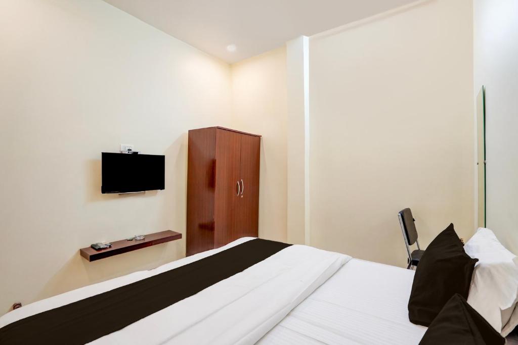 TV a/nebo společenská místnost v ubytování Hotel O Banaras Guest House