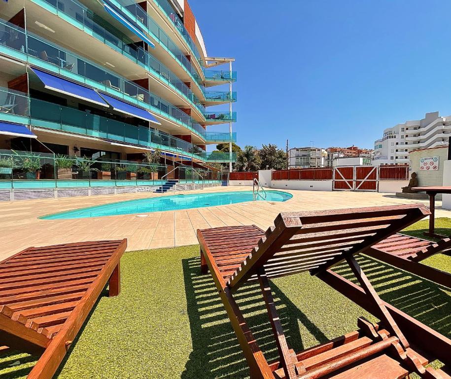 Apartamento en Port Trebol con parking privado y acceso directo a la piscina