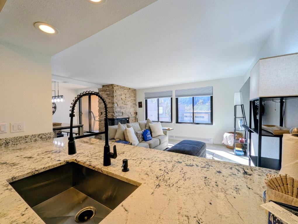 Φωτογραφία από το άλμπουμ του Edgewater 1451 by SummitCove Lodging σε Keystone