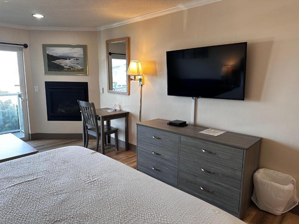 Inn at the Shore - Oceanfront King Suite With Jetted Tub