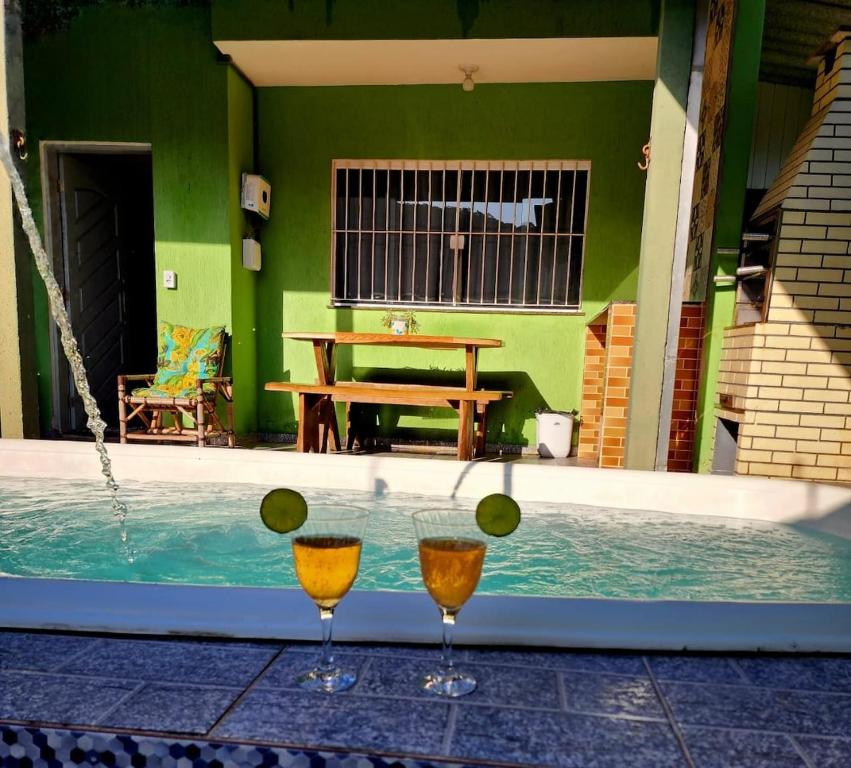 Swimmingpoolen hos eller tæt på Casa para Temporada em Ubatuba-Piscina Privativa, Churrasqueira e Conforto Completo
