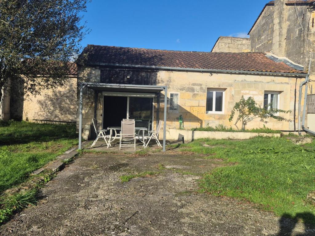 Το κτήριο όπου στεγάζεται  η παραθεριστική κατοικία