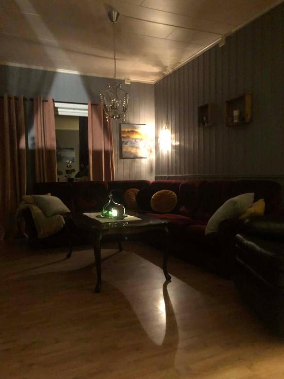 Posezení v ubytování Leilighet i Damstien