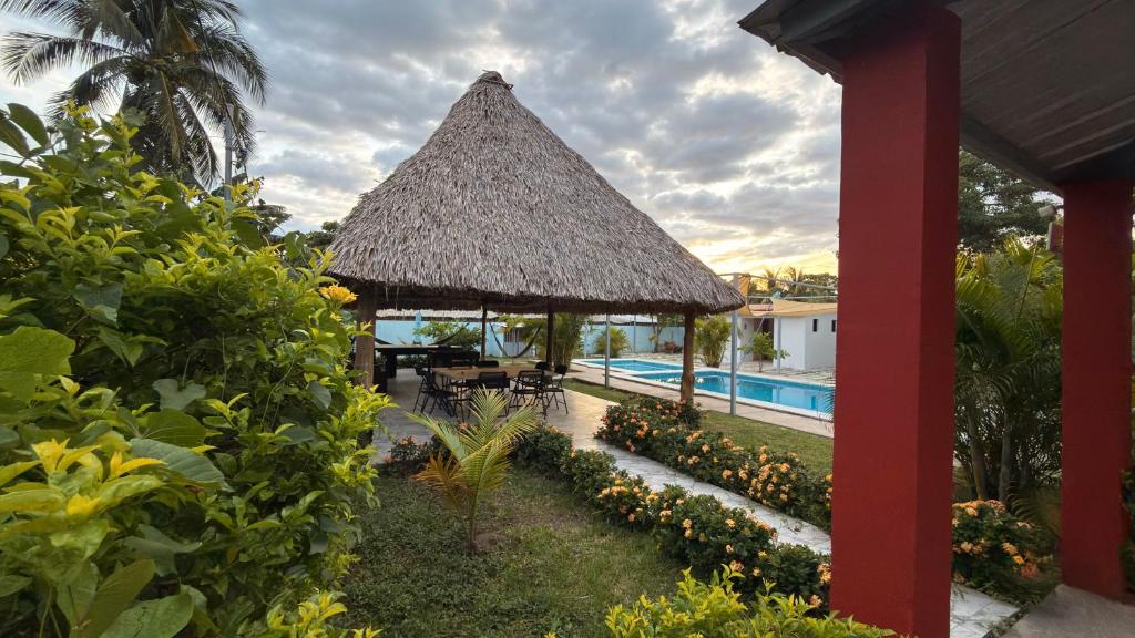 Πισίνα στο ή κοντά στο Lomeli’s Home, 5 minutos del Tunco