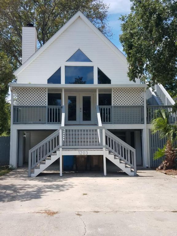 a large white house with a large front porch at Jenkins Cove Getaway in Tybee Island
