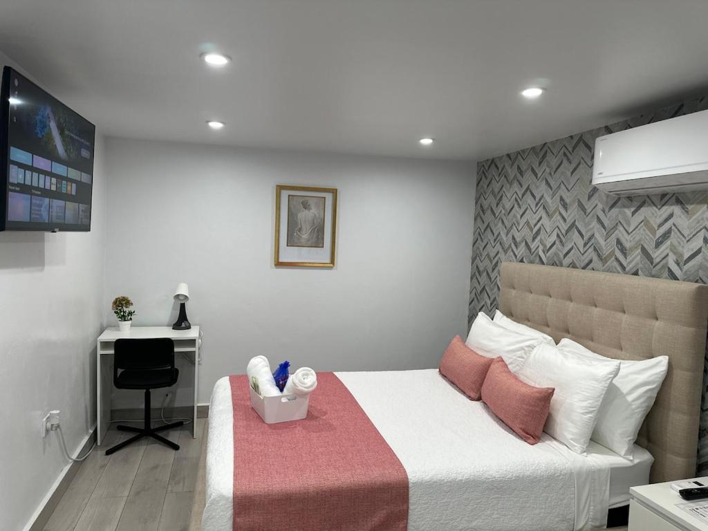 Voodi või voodid majutusasutuse Villa Margarita Luxury #B6, 5 min from the airport toas